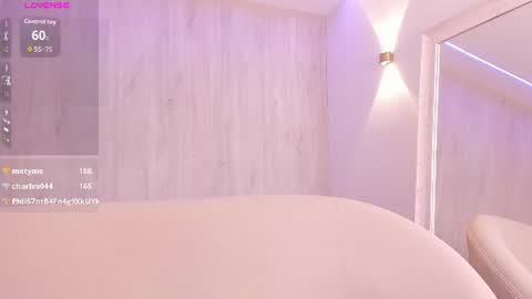 mialiore_ online show from August 7, 5:46 pm