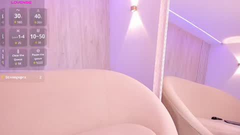 mialiore_ online show from August 8, 1:22 pm