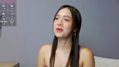 MiaLxr online show from August 14, 8:45 pm