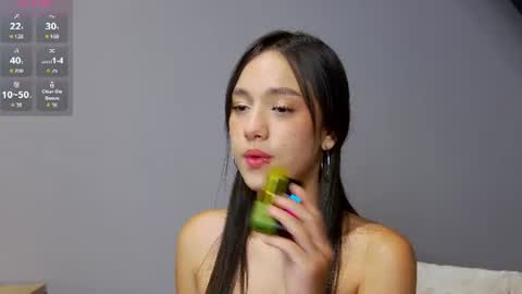 MiaLxr online show from August 14, 10:57 pm