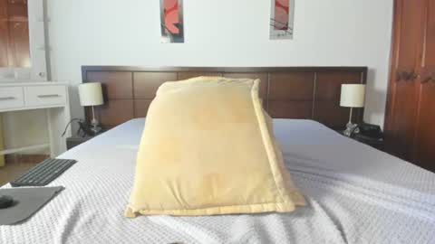 Mia  online show from August 11, 10:34 pm