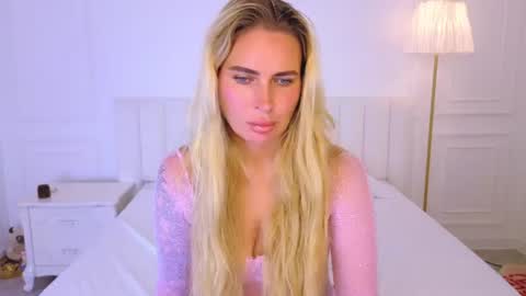 Mia online show from August 2, 1:12 am