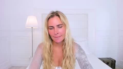 Mia online show from August 4, 1:13 am