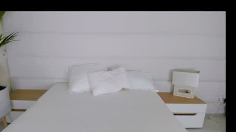 Mia online show from August 6, 7:07 am