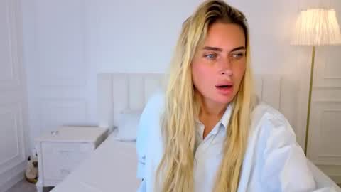 Mia online show from August 9, 2:23 am