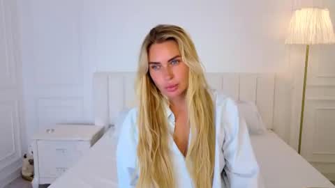 Mia online show from August 9, 5:08 am