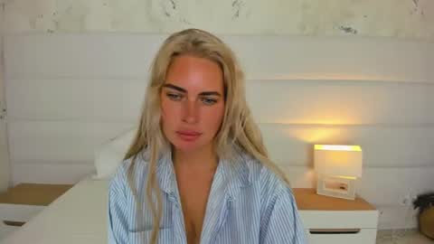 Mia online show from August 13, 1:08 am