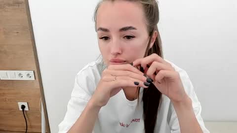miamoll online show from August 9, 6:14 am