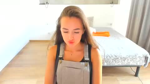 miamoll online show from August 10, 3:02 pm
