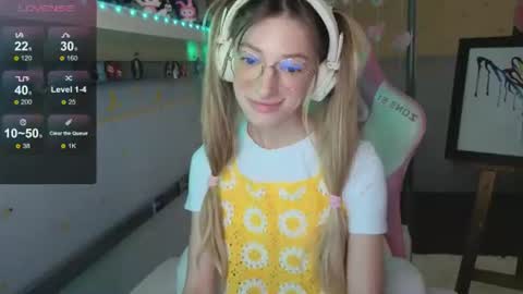 MiaMoon online show from July 25, 8:18 am