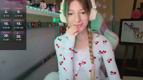 MiaMoon online show from July 26, 7:02 am
