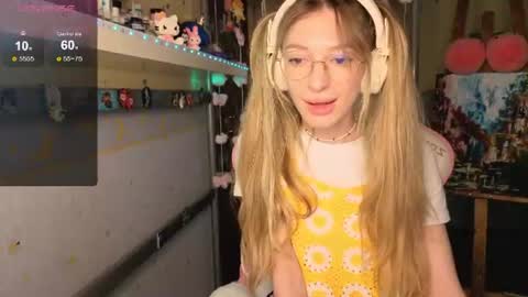 MiaMoon online show from August 3, 8:54 am