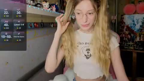 MiaMoon online show from August 8, 6:13 am