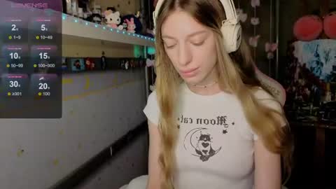 MiaMoon online show from August 8, 9:31 am