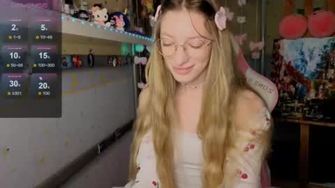 MiaMoon online show from August 10, 10:38 am