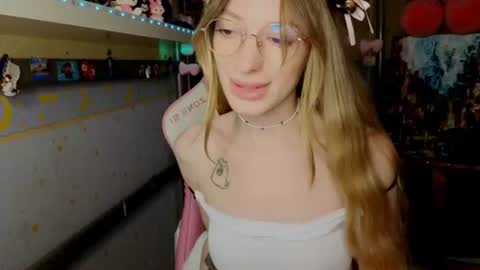 MiaMoon online show from August 12, 2:08 pm