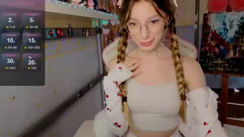 MiaMoon online show from August 13, 1:36 pm