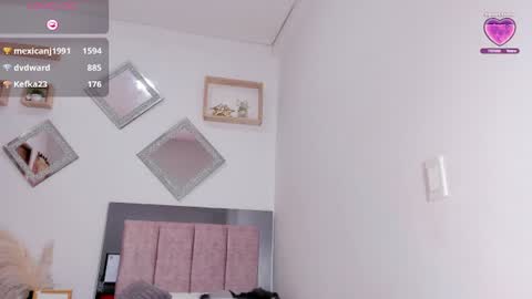 miapearls_ online show from July 27, 9:48 am