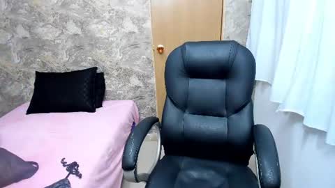 miarivers_1 online show from June 12, 4:30 am