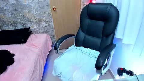 miarivers_1 online show from June 17, 3:33 pm