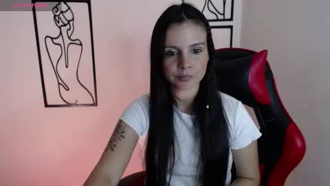 miarobinn_ online show from August 3, 2:24 pm