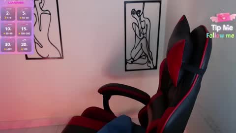 miarobinn_ online show from August 6, 2:49 pm