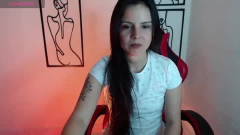 miarobinn_ online show from August 9, 10:05 am