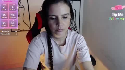 miarobinn_ online show from August 11, 3:03 pm