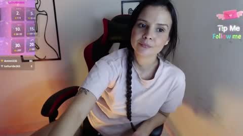 miarobinn_ online show from August 11, 4:09 pm