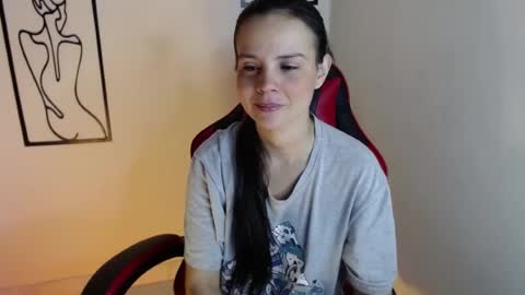 miarobinn_ online show from August 14, 9:46 am