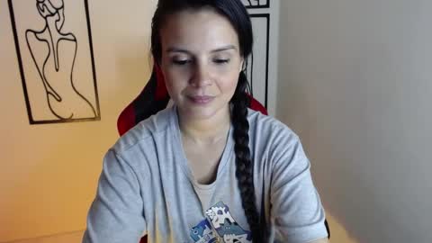 miarobinn_ online show from August 14, 3:48 pm