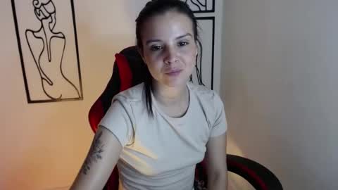 miarobinn_ online show from August 15, 8:40 am