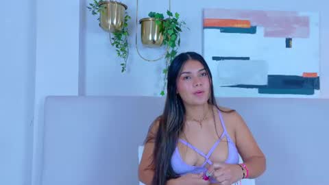 Mia online show from August 14, 9:29 pm