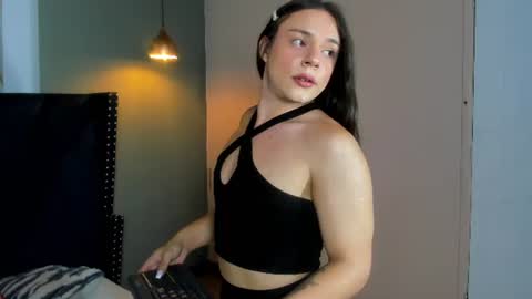 MIA SinCLAIRE online show from August 7, 3:45 pm