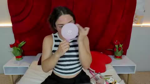MIA SinCLAIRE online show from August 12, 2:08 pm