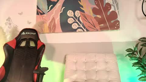 miastarr_1 online show from August 13, 3:26 pm