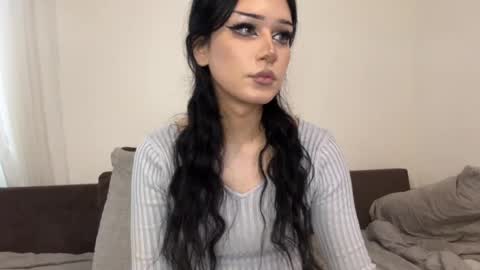 Mia online show from June 11, 2:12 pm
