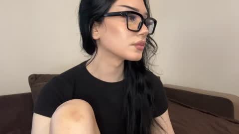 Mia online show from June 24, 10:06 am