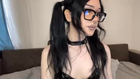 Mia online show from June 29, 9:56 am