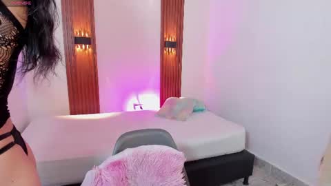 miaturner8 online show from August 3, 11:50 am