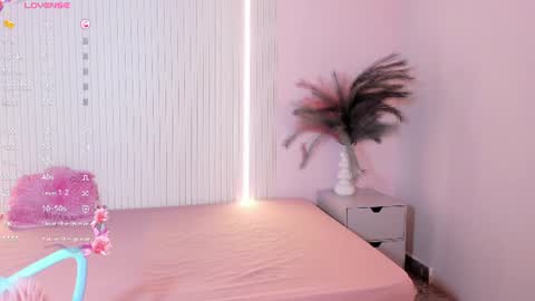 miaturner8 online show from August 7, 3:01 pm