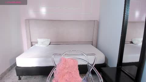 miaturner8 online show from August 12, 9:28 pm
