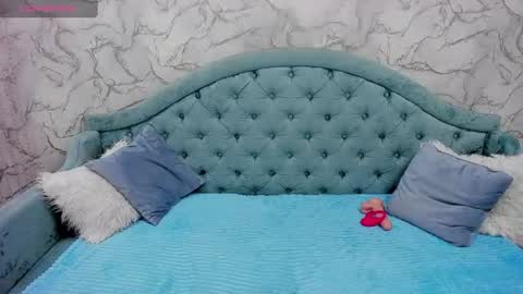 miavain online show from August 6, 1:04 am