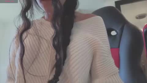 Mia online show from August 11, 5:26 pm