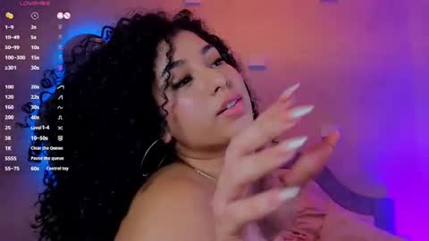 Mia online show from August 8, 9:53 am