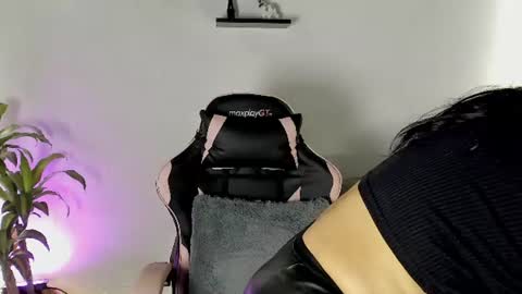 micaelahot04 online show from August 16, 2:48 am