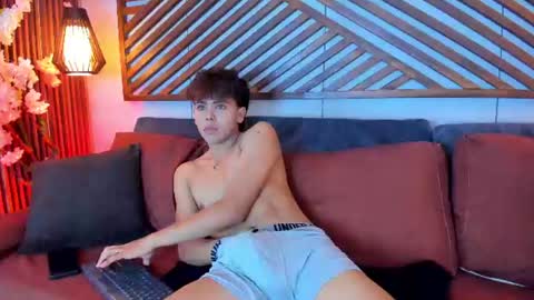 michael_banks online show from August 8, 11:16 pm