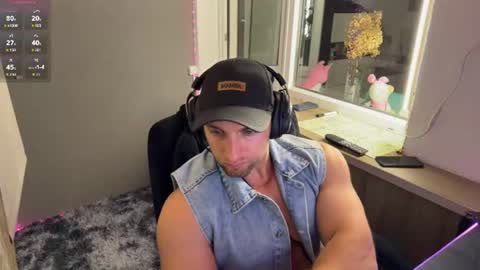michaelbradley_for_u online show from August 22, 5:41 pm
