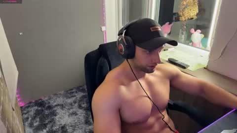 michaelbradley_for_u online show from August 22, 8:59 pm