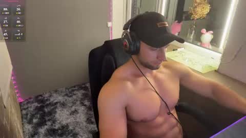 michaelbradley_for_u online show from August 23, 6:48 pm